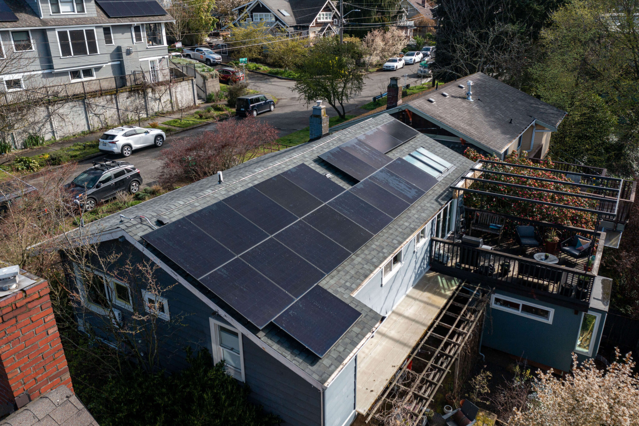 Seattle Fremont rooftop home solar energy system