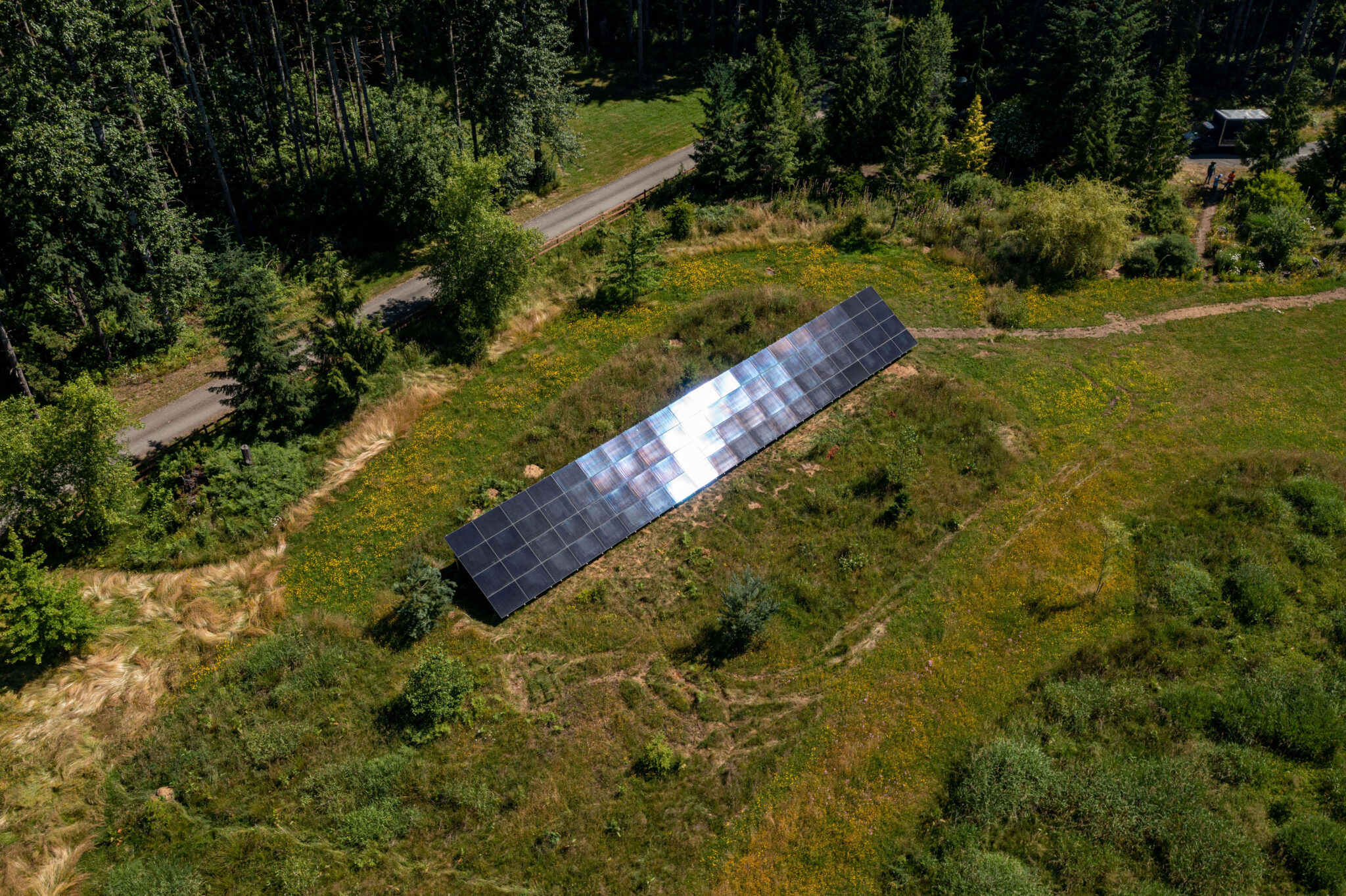 shimmering ground-mounted solar array installed with Solaria PowerXT panels.